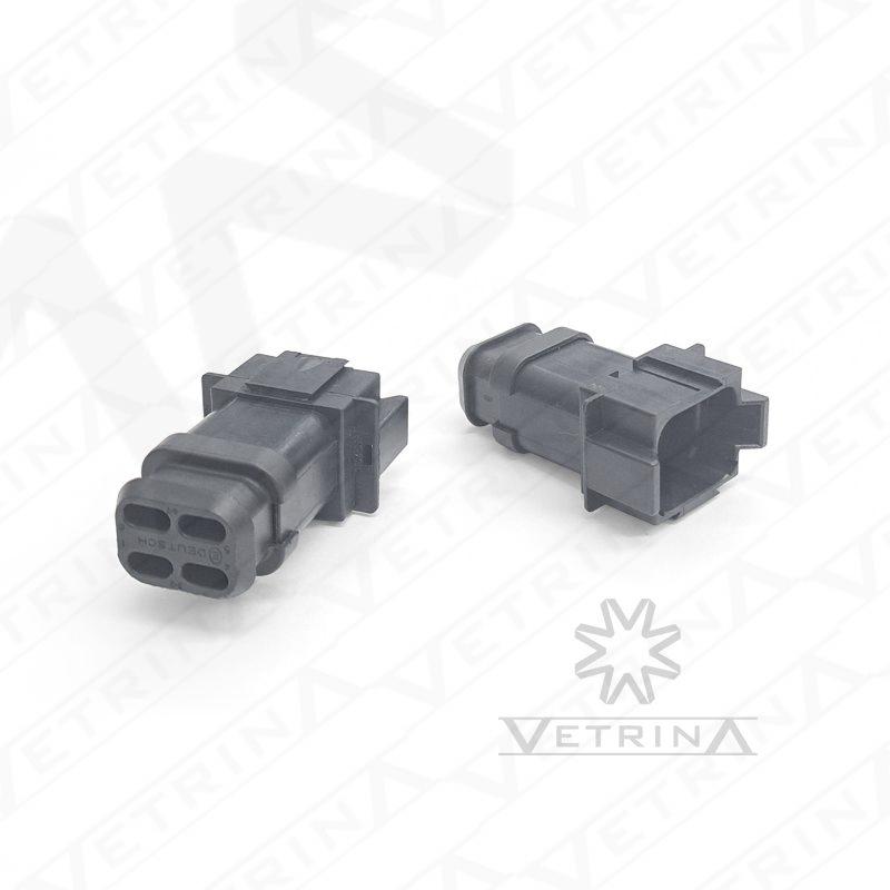 Conector macho Deutsch série DT de 8 vias, modelo DT04-08PA-CE09, cor preta com capa longa (long cap) para proteção extra de chicotes elétricos.