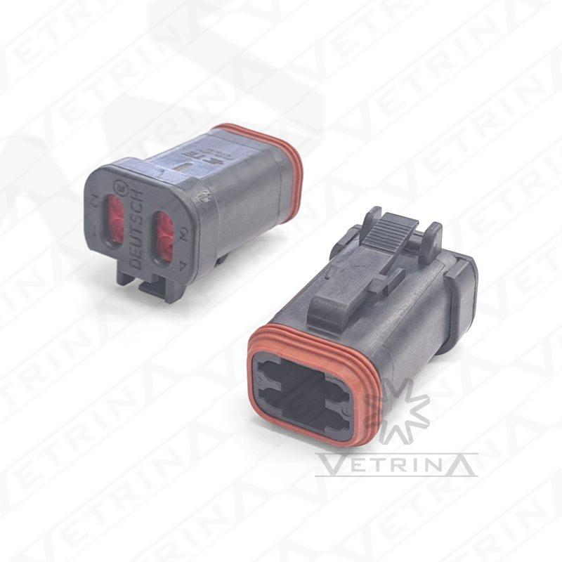 Conector fêmea selado Deutsch série DT de 4 vias, modelo DT06-4S-CE05, cor preta com vedação para fios finos e retentor frontal soldado para maior segurança em vibrações.