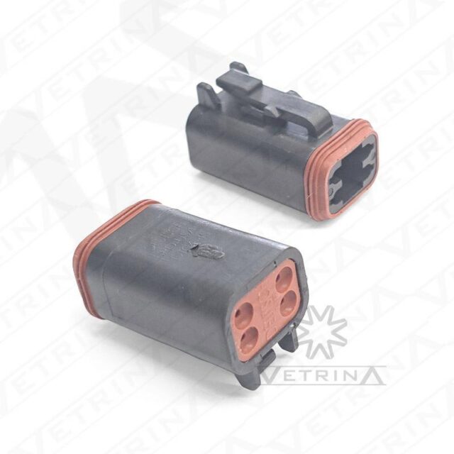 Conector plugue fêmea Deutsch série DT de 4 vias, modelo DT06-4S-CE06, cor preta com retentor traseiro e proteção IP68.