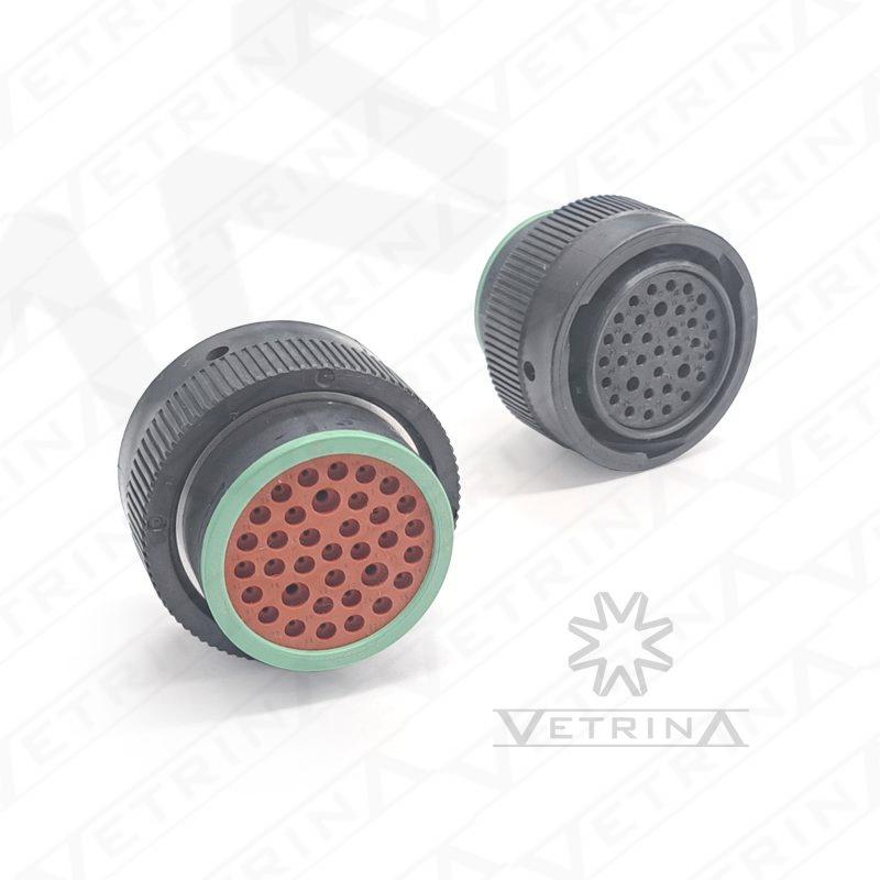 Conector circular Deutsch série HDP20 de 35 vias, modelo HDP26-24-35SN, em termoplástico preto de alta densidade, selado para uso em chicotes elétricos de máquinas pesadas.