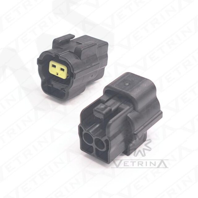 Conector selado TE Connectivity série Econoseal J de 2 vias, modelo 881773-1, composto por corpo preto e trava amarela, ideal para sensores e chicotes automotivos.