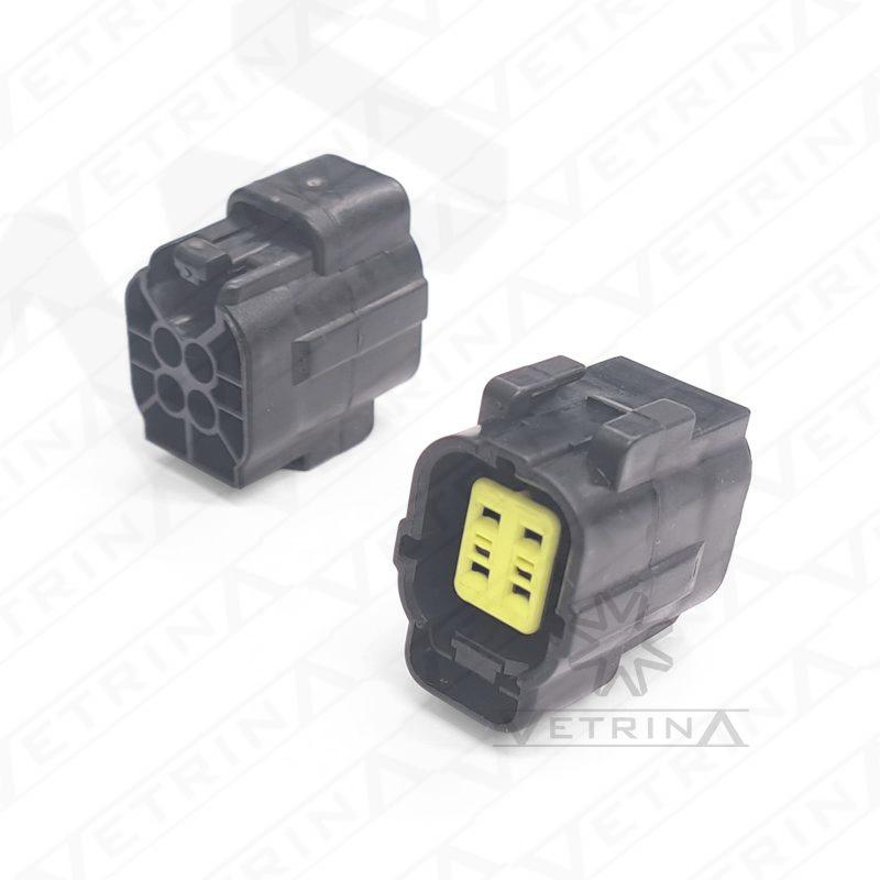 Conector selado TE Connectivity série Econoseal J de 4 vias, modelo 174257-2, cor preta com trava amarela, ideal para vedação em conexões elétricas de motores e sensores.