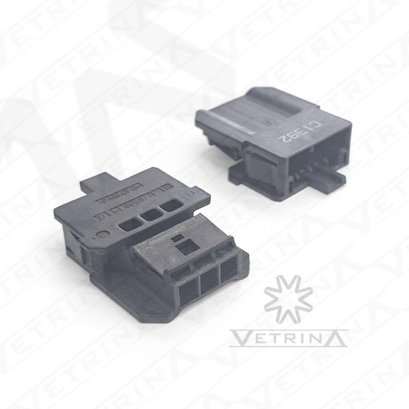 Conector macho TE Connectivity série MCP 2.8 de 3 vias, modelo 1-968977-9, cor preta para montagem em dispositivos e sensores.