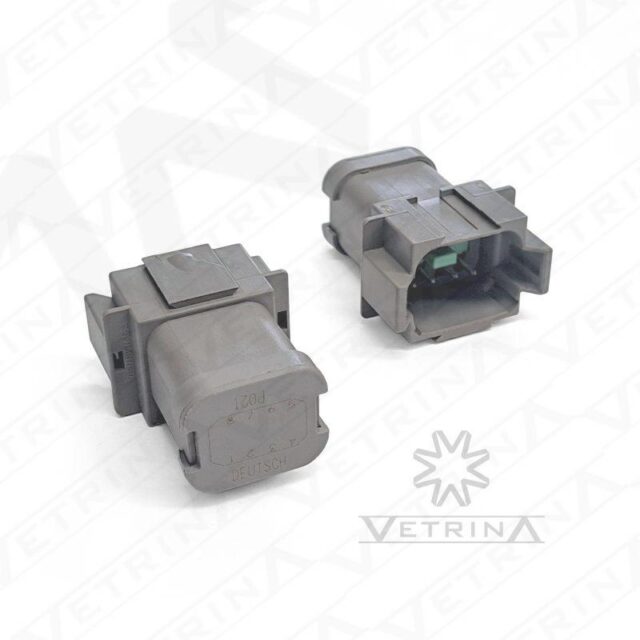 Conector Deutsch série DT de 8 vias com barramento interno 1x8, modelo DT04-08PA-P021, cor cinza, projetado para distribuição elétrica selada em aplicações industriais.