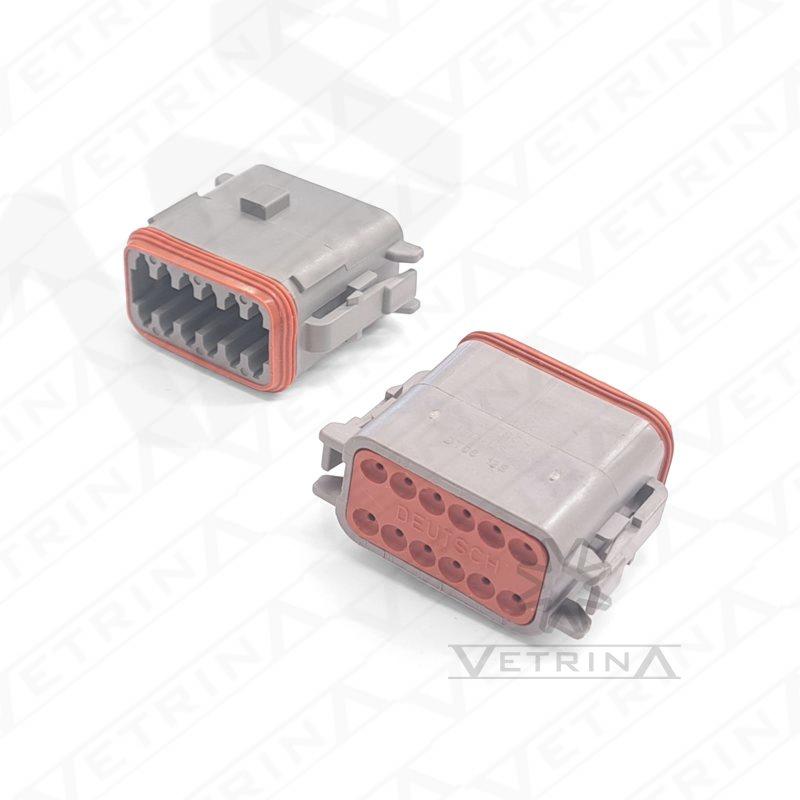 Conector fêmea selado Deutsch série DT de 12 vias, modelo DT06-12SA-B016, cor preta com tampa de proteção traseira integrada e chaveamento tipo A.