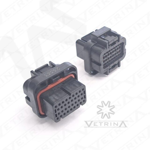 Conector selado TE Connectivity Superseal 1.0 de 34 vias, modelo 2-1437285-3, cor preta com guias de codificação para conexão segura em módulos de controle eletrônico.