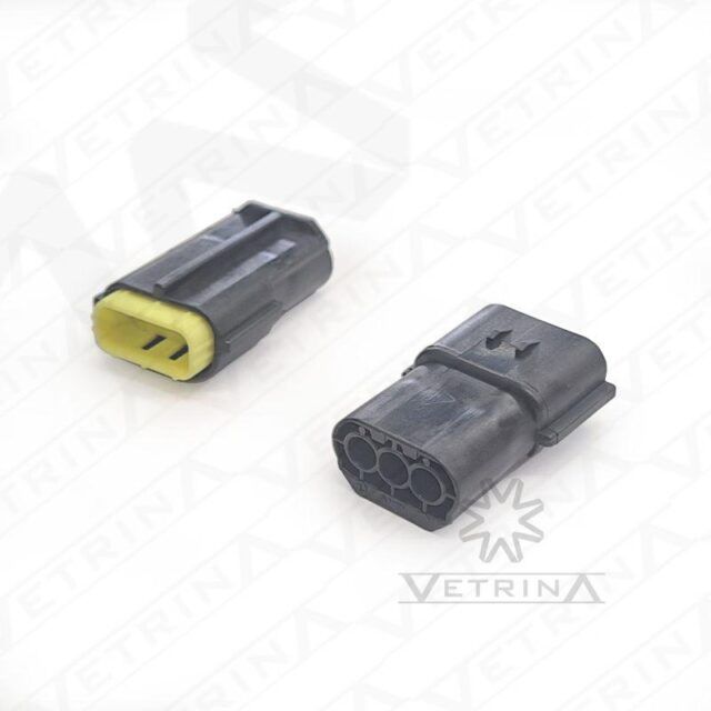 Conector macho selado TE Connectivity série Econoseal J de 3 vias, modelo 881774-1, cor preta, projetado para vedação estanque e alta resistência em chicotes elétricos veiculares.