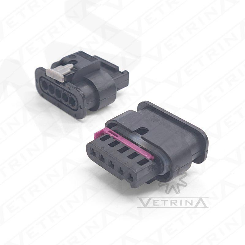 Conector fêmea selado TE Connectivity série MCON 1.2 de 5 vias, modelo 1718808-1, cor preta, projetado para aplicações automotivas de alta performance.