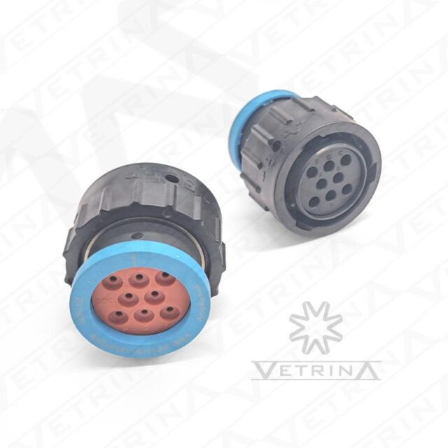 Conector plugue fêmea Amphenol série AHDP de 8 vias, modelo AHDP06-18-8SR-BRA, carcaça preta com vedação reduzida e anel adaptador traseiro.