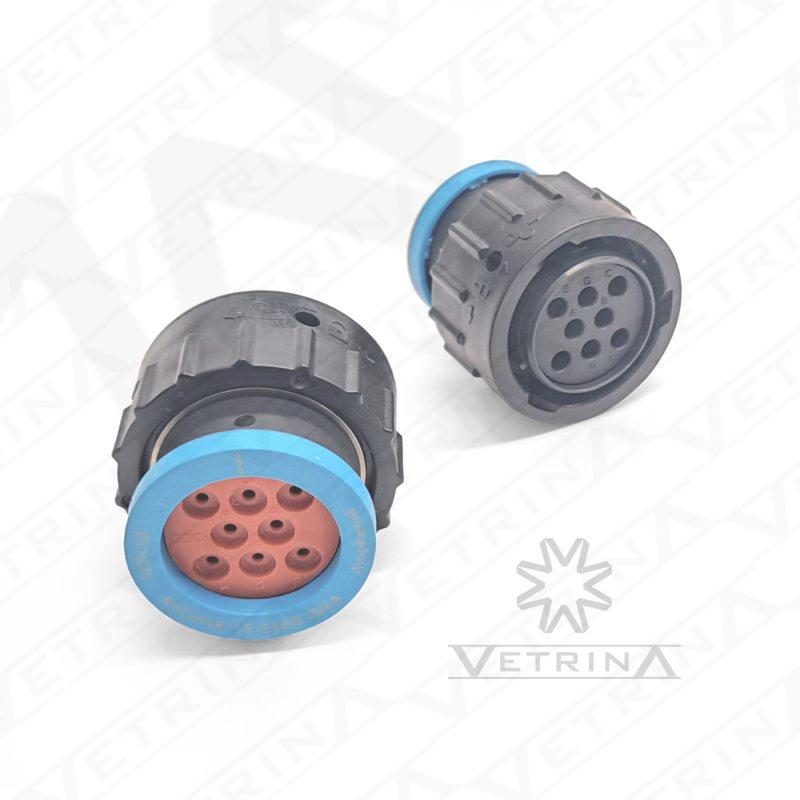 Conector plugue fêmea Amphenol série AHDP de 8 vias, modelo AHDP06-18-8SR-BRA, carcaça preta com vedação reduzida e anel adaptador traseiro.