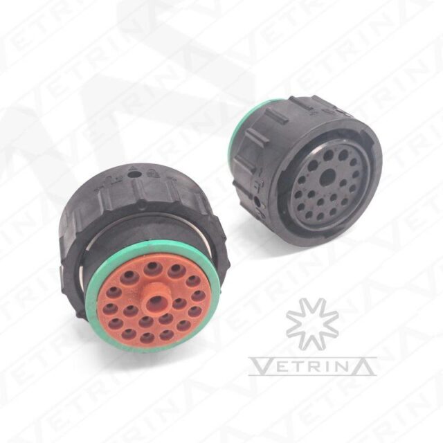 Conector plugue circular Amphenol série AHDP de 21 vias, modelo AHDP06-18-21PN-BRA, com pinos macho e anel adaptador traseiro para proteção de chicote.