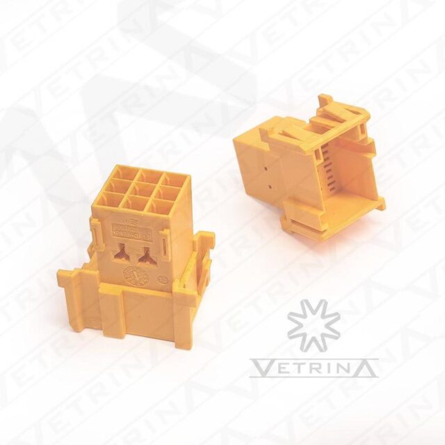 Conector macho TE Connectivity série MQS de 9 vias, modelo 1-967626-1, cor amarela para organização de chicotes eletrônicos automotivos.