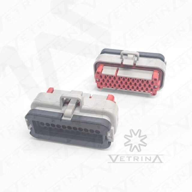 Conector plugue fêmea TE Connectivity série AMPSEAL de 35 vias, modelo 776164-4, cor cinza com trava vermelha e proteção IP6K9K.